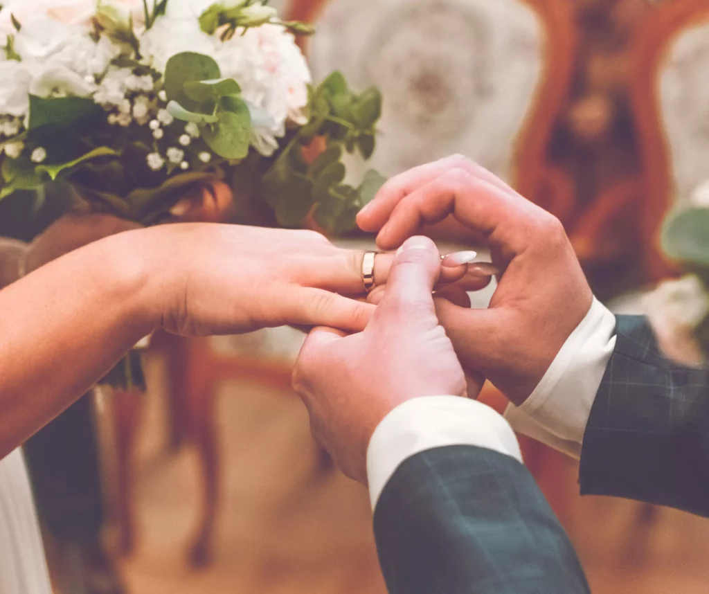 חתן שם טבעת על כלה